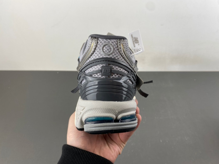 New Balance 9060 U190606U8